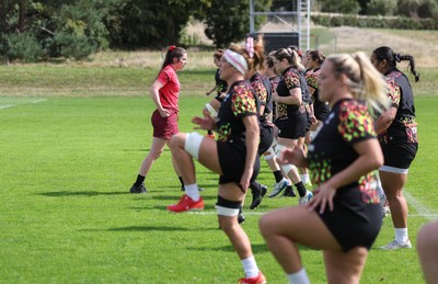 040925 - Wales Women RWC Rugby Training session - The Wales team warm up during a rugby training session ahead of Wales’ final Women’s Rugby World Cup match against Fiji