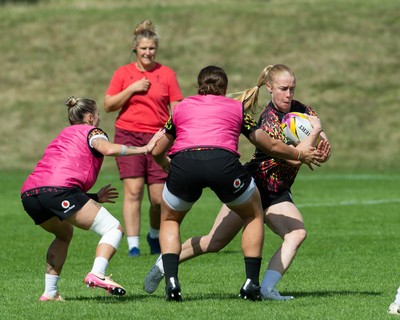 040925 - Wales Women RWC Rugby Training session - Cath Richards during a rugby training session ahead of Wales’ final Women’s Rugby World Cup match against Fiji