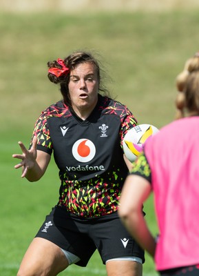 040925 - Wales Women RWC Rugby Training session - Carys Phillips during a rugby training session ahead of Wales’ final Women’s Rugby World Cup match against Fiji