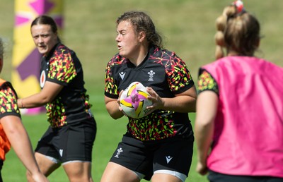 040925 - Wales Women RWC Rugby Training session - Carys Phillips during a rugby training session ahead of Wales’ final Women’s Rugby World Cup match against Fiji