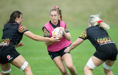 040925 - Wales Women RWC Rugby Training session - Hannah Dallavalle during a rugby training session ahead of Wales’ final Women’s Rugby World Cup match against Fiji