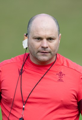 040925 - Wales Women RWC Rugby Training session - Sean Lynn, Wales Women head coach during a rugby training session ahead of Wales’ final Women’s Rugby World Cup match against Fiji