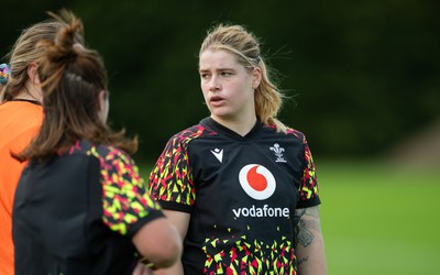 040925 - Wales Women RWC Rugby Training session - Bethan Lewis during a rugby training session ahead of Wales’ final Women’s Rugby World Cup match against Fiji