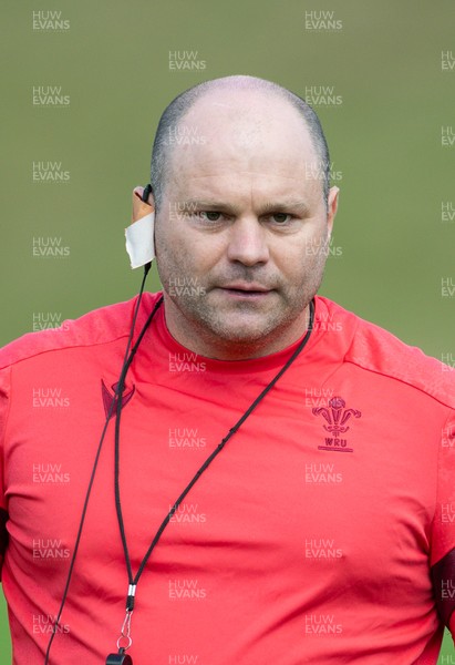 040925 - Wales Women RWC Rugby Training session - Sean Lynn, Wales Women head coach during a rugby training session ahead of Wales’ final Women’s Rugby World Cup match against Fiji