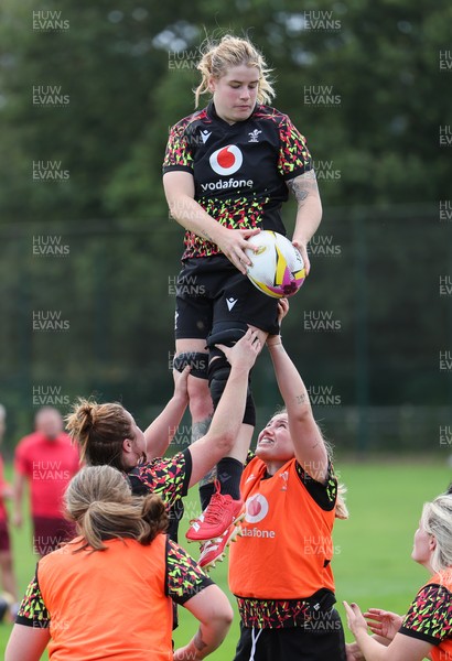 040925 - Wales Women RWC Rugby Training session - Bethan Lewis during a rugby training session ahead of Wales’ final Women’s Rugby World Cup match against Fiji