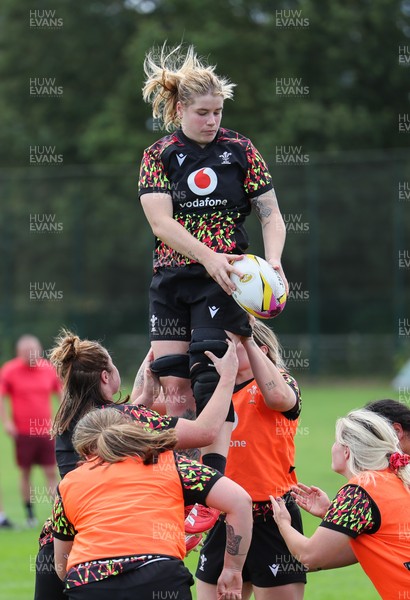 040925 - Wales Women RWC Rugby Training session - Bethan Lewis during a rugby training session ahead of Wales’ final Women’s Rugby World Cup match against Fiji