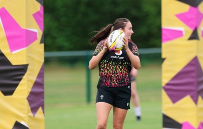 210825 - Wales Women Rugby World Cup Training Session - Nel Metcalfe during a Wales training session ahead of their first Women’s Rugby World Cup match against Scotland