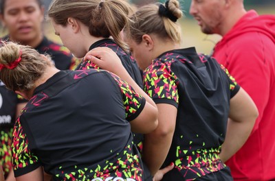 210825 - Wales Women Rugby World Cup Training Session - The team huddle up during a Wales training session ahead of their first Women’s Rugby World Cup match against Scotland
