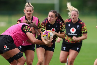 210825 - Wales Women Rugby World Cup Training Session - Nel Metcalfe during a Wales training session ahead of their first Women’s Rugby World Cup match against Scotland