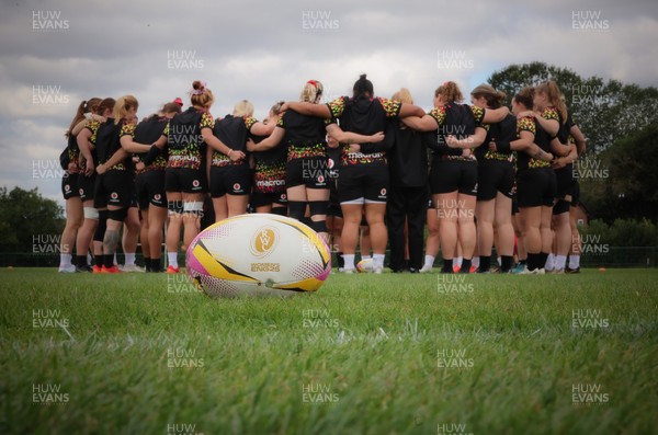 210825 - Wales Women Rugby World Cup Training Session - The Wales team huddle up during a Wales training session ahead of their first Women’s Rugby World Cup match against Scotland