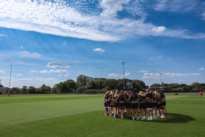 250825 - Wales Women Rugby World Cup Training Session - The Wales squad huddle up during a Wales training session ahead of their Women’s Rugby World Cup match against Canada