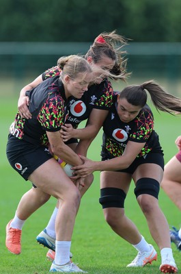 250825 - Wales Women Rugby World Cup Training Session - Carys Cox, Branwen Metcalfe and Bryonie King during a Wales training session ahead of their Women’s Rugby World Cup match against Canada