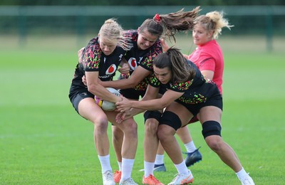 250825 - Wales Women Rugby World Cup Training Session - Carys Cox, Branwen Metcalfe and Bryonie King during a Wales training session ahead of their Women’s Rugby World Cup match against Canada