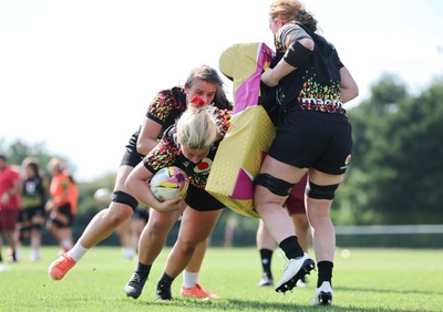 250825 - Wales Women Rugby World Cup Training Session - Branwen Metcalfe, Molly Reardon and Abbie Fleming during a Wales training session ahead of their Women’s Rugby World Cup match against Canada
