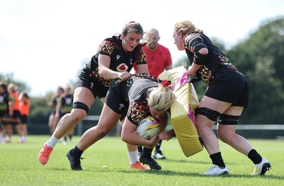 250825 - Wales Women Rugby World Cup Training Session - Branwen Metcalfe, Molly Reardon and Abbie Fleming during a Wales training session ahead of their Women’s Rugby World Cup match against Canada