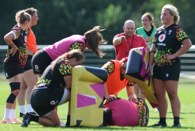 250825 - Wales Women Rugby World Cup Training Session - Sean Lynn, Wales Women head coach during a Wales training session ahead of their Women’s Rugby World Cup match against Canada