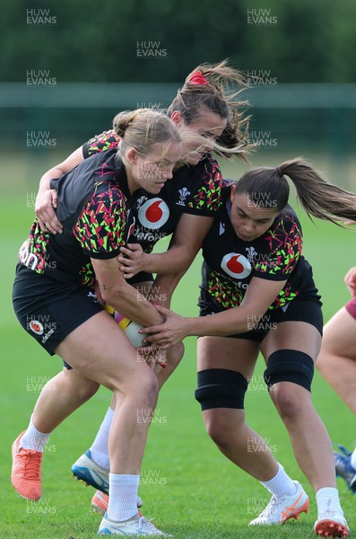 250825 - Wales Women Rugby World Cup Training Session - Carys Cox, Branwen Metcalfe and Bryonie King during a Wales training session ahead of their Women’s Rugby World Cup match against Canada