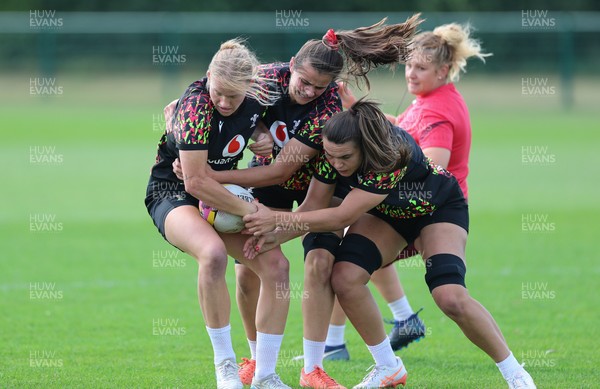 250825 - Wales Women Rugby World Cup Training Session - Carys Cox, Branwen Metcalfe and Bryonie King during a Wales training session ahead of their Women’s Rugby World Cup match against Canada