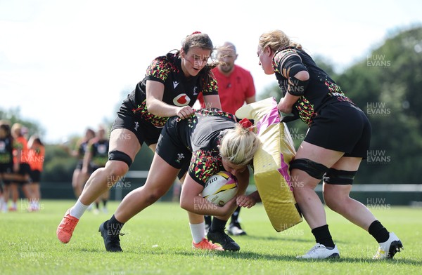 250825 - Wales Women Rugby World Cup Training Session - Branwen Metcalfe, Molly Reardon and Abbie Fleming during a Wales training session ahead of their Women’s Rugby World Cup match against Canada