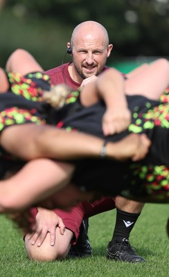 260825 - Wales Women Rugby World Cup Training Session - Mike Hill, Wales Women forwards coach watches scrummaging during a Wales training session ahead of their Women’s Rugby World Cup match against Canada