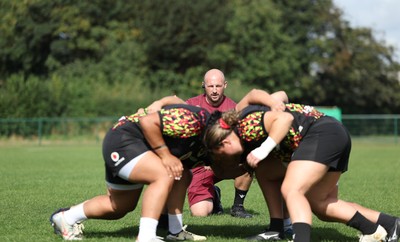 260825 - Wales Women Rugby World Cup Training Session - Mike Hill, Wales Women forwards coach watches scrummaging during a Wales training session ahead of their Women’s Rugby World Cup match against Canada