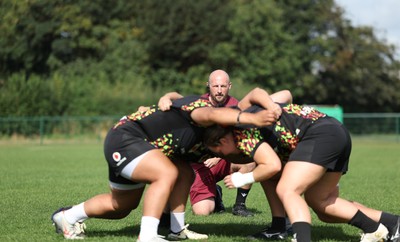 260825 - Wales Women Rugby World Cup Training Session - Mike Hill, Wales Women forwards coach watches scrummaging during a Wales training session ahead of their Women’s Rugby World Cup match against Canada