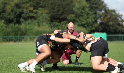 260825 - Wales Women Rugby World Cup Training Session - Mike Hill, Wales Women forwards coach watches scrummaging during a Wales training session ahead of their Women’s Rugby World Cup match against Canada