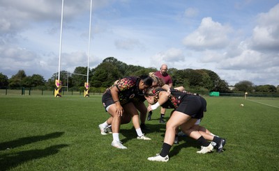 260825 - Wales Women Rugby World Cup Training Session - Mike Hill, Wales Women forwards coach watches scrummaging during a Wales training session ahead of their Women’s Rugby World Cup match against Canada