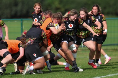 260825 - Wales Women Rugby World Cup Training Session - Alaw Pyrs powers through during a Wales training session ahead of their Women’s Rugby World Cup match against Canada