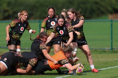 260825 - Wales Women Rugby World Cup Training Session - Alaw Pyrs powers through during a Wales training session ahead of their Women’s Rugby World Cup match against Canada