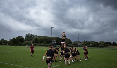 260825 - Wales Women Rugby World Cup Training Session - Wales run through line out drills during a training session ahead of their Women’s Rugby World Cup match against Canada