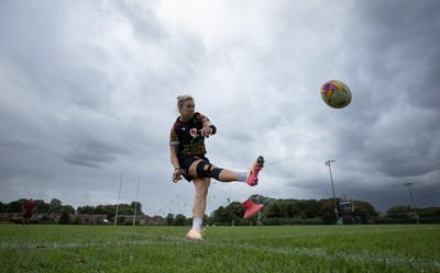 260825 - Wales Women Rugby World Cup Training Session - Keira Bevan goes through kicking practice during a training session ahead of their Women’s Rugby World Cup match against Canada