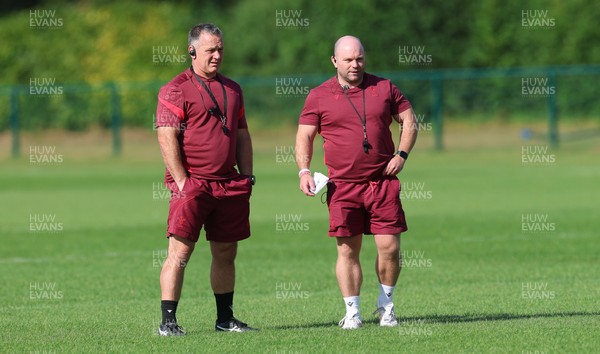 260825 - Wales Women Rugby World Cup Training Session -  Shaun Connor, Wales Women attack coach and Sean Lynn, Wales Women head coach during a Wales training session ahead of their Women’s Rugby World Cup match against Canada