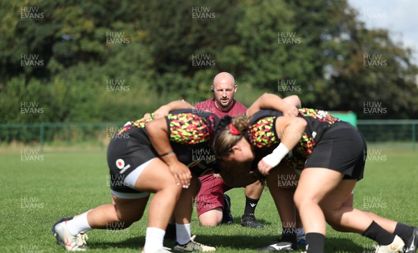 260825 - Wales Women Rugby World Cup Training Session - Mike Hill, Wales Women forwards coach watches scrummaging during a Wales training session ahead of their Women’s Rugby World Cup match against Canada