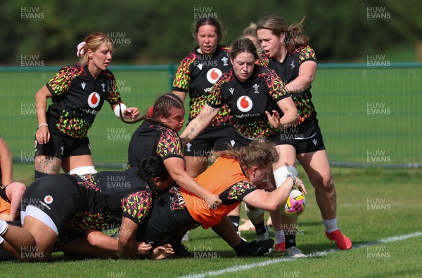 260825 - Wales Women Rugby World Cup Training Session - Alaw Pyrs powers through during a Wales training session ahead of their Women’s Rugby World Cup match against Canada