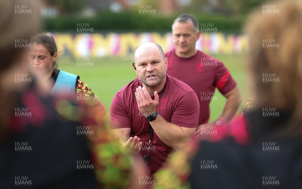 260825 - Wales Women Rugby World Cup Training Session -Sean Lynn, Wales Women head coach speaks to the players during a Wales training session ahead of their Women’s Rugby World Cup match against Canada