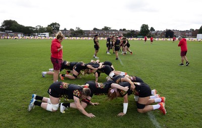 280825 - Wales Women Rugby World Cup Training Session - Wales run through scrummaging training during a Wales rugby training session ahead of their Women’s Rugby World Cup match against Canada