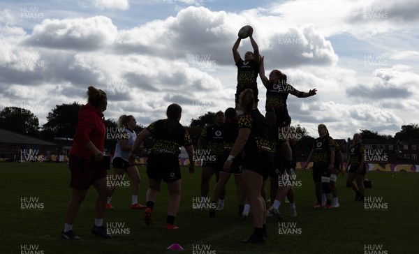 280825 - Wales Women Rugby World Cup Training Session - Wales run through line out training during a Wales rugby training session ahead of their Women’s Rugby World Cup match against Canada