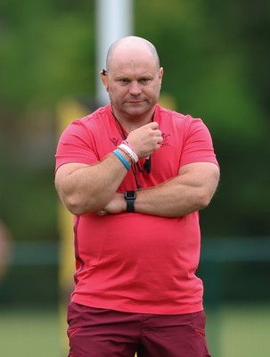 180825 - Wales Women Training Session - Sean Lynn, Wales Women head coach, during a Wales Women training session ahead of their first Women’s Rugby World Cup match against Scotland