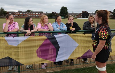 180825 - Wales Women Training Session - Co-captain Kate Williams speaks to rugby fans who watched the Wales Women training session ahead of their first Women’s Rugby World Cup match against Scotland