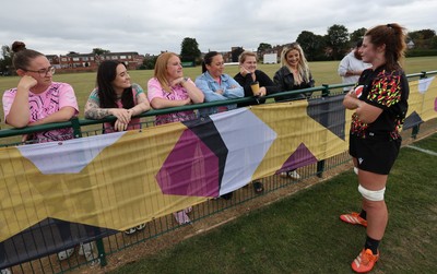 180825 - Wales Women Training Session - Co-captain Kate Williams speaks to rugby fans who watched the Wales Women training session ahead of their first Women’s Rugby World Cup match against Scotland