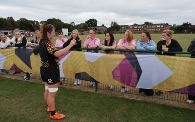 180825 - Wales Women Training Session - Co-captain Kate Williams speaks to rugby fans who watched the Wales Women training session ahead of their first Women’s Rugby World Cup match against Scotland