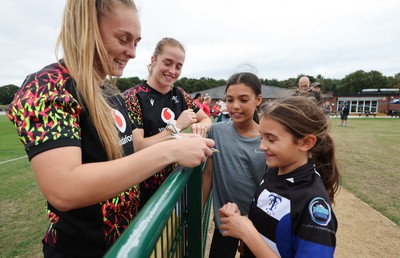 180825 - Wales Women Training Session - Wales’  Hannah Dallavalle and Lisa Neumann with rugby fans who watched the Wales Women training session ahead of their first Women’s Rugby World Cup match against Scotland