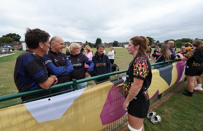 180825 - Wales Women Training Session - Co-captain Kate Williams speaks to rugby fans who watched the Wales Women training session ahead of their first Women’s Rugby World Cup match against Scotland