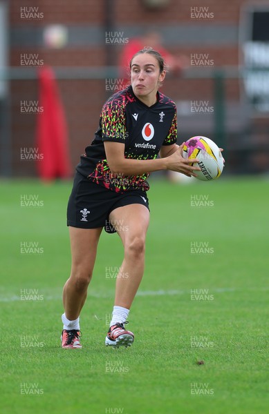 180825 - Wales Women Training Session - Nel Metcalfe during a Wales Women training session ahead of their first Women’s Rugby World Cup match against Scotland