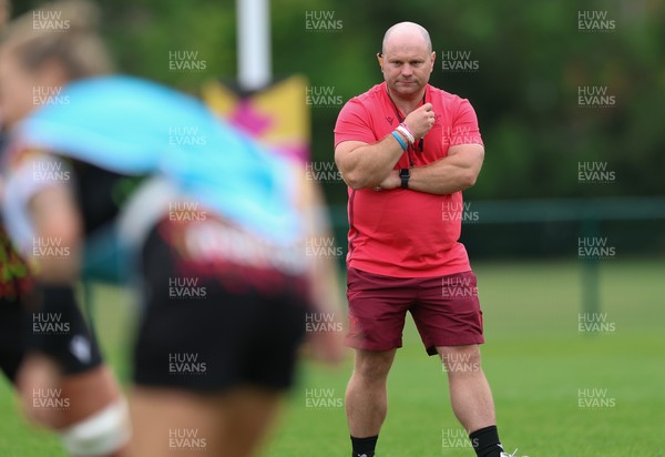 180825 - Wales Women Training Session - Sean Lynn, Wales Women head coach, during a Wales Women training session ahead of their first Women’s Rugby World Cup match against Scotland