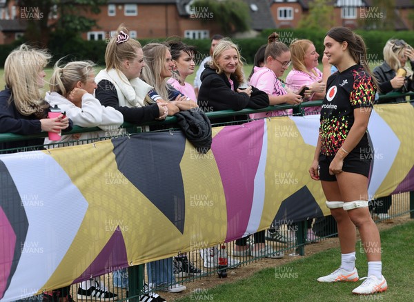 180825 - Wales Women Training Session - Bryonie King talks with rugby fans during a Wales Women training session ahead of their first Women’s Rugby World Cup match against Scotland