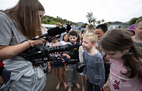 281022 - Wales Women Rugby School Engagement Event at Kamo Primary School - Wales team videographer Cari Morris films the children at Kamo Primary School in Whangarei during a visit with players to take part in rugby activities