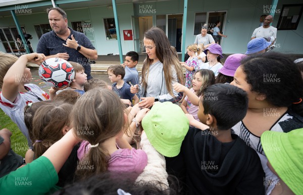 281022 - Wales Women Rugby School Engagement Event at Kamo Primary School - Wales’ Kayleigh Powell meets the children at Kamo Primary School in Whangarei during a visit to take part in rugby activities