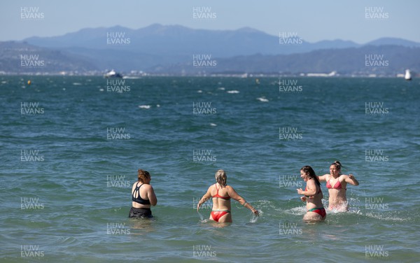 191023 - Wales Women Rugby Sea Recovery - Wales Women rugby players take a sea recovery session in Oriental Bay, Wellington after training ahead of Wales’ opening match of WXV1 against Canada Left to right, Cerys Hale, Alex Callender, Kate Williams and Hannah Bluck